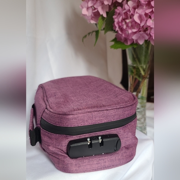 Tweed Locking Case 🔒 - Picture 3 of 10